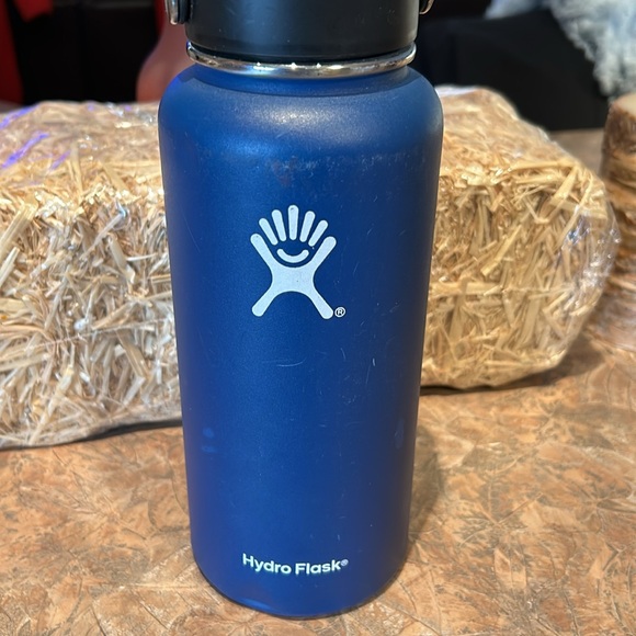 Hydro Flask 32 Oz insulated wide mouth tumbler - Picture 2 of 11